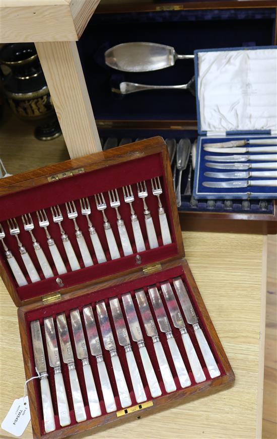 A quantity of cased flatware,